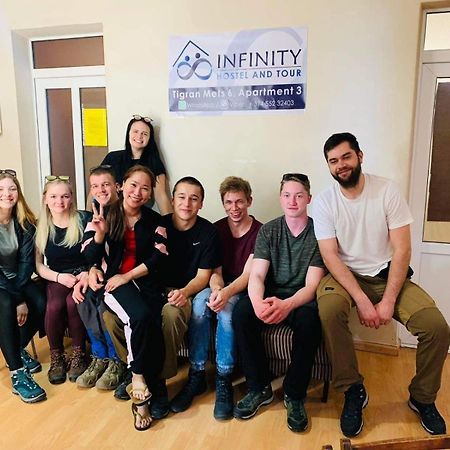 Infinity Hostel & Tour Yerevan Bagian luar foto