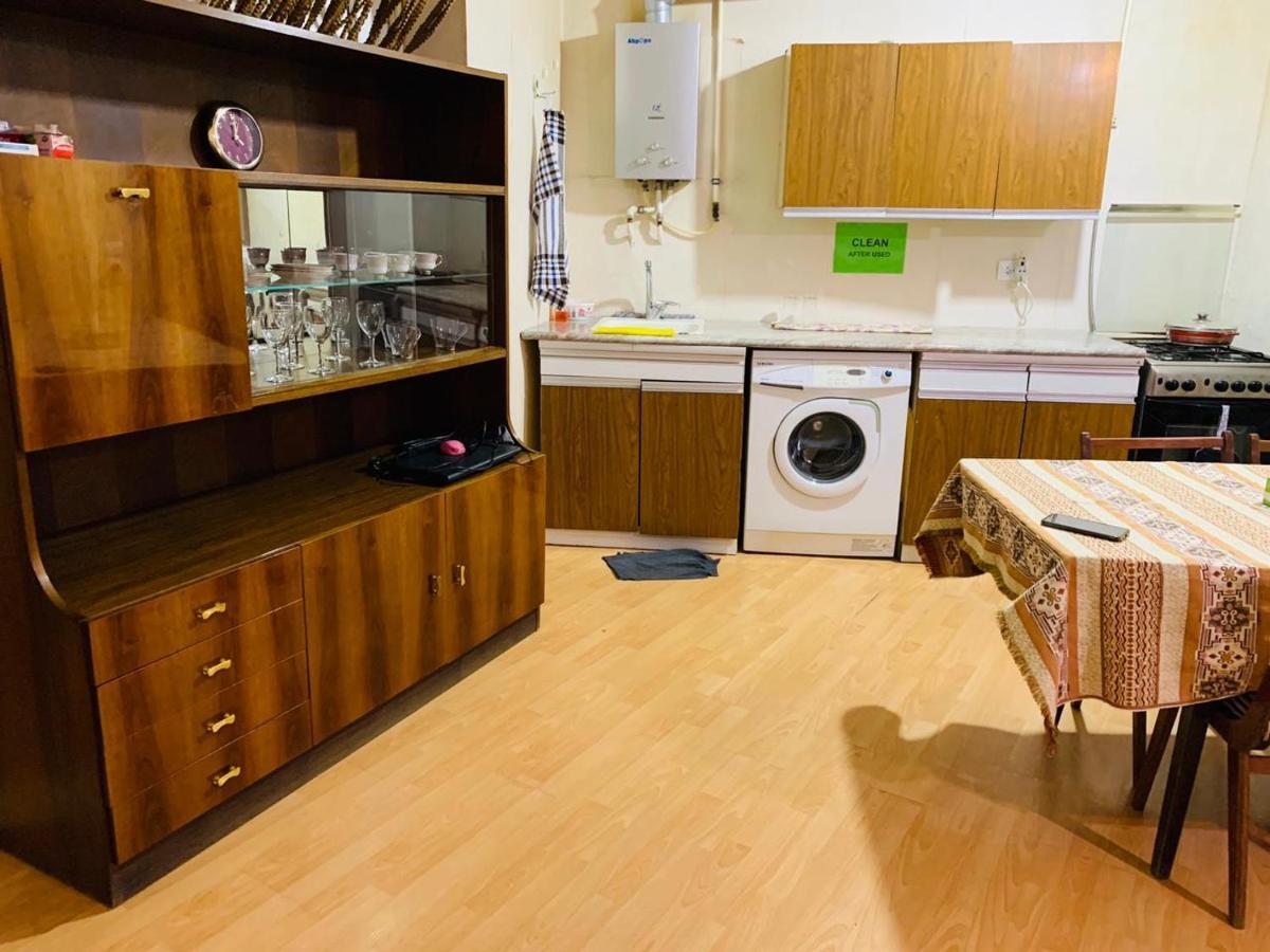 Infinity Hostel & Tour Yerevan Bagian luar foto