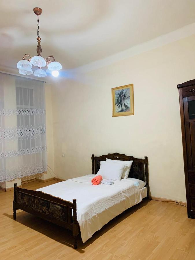 Infinity Hostel & Tour Yerevan Bagian luar foto