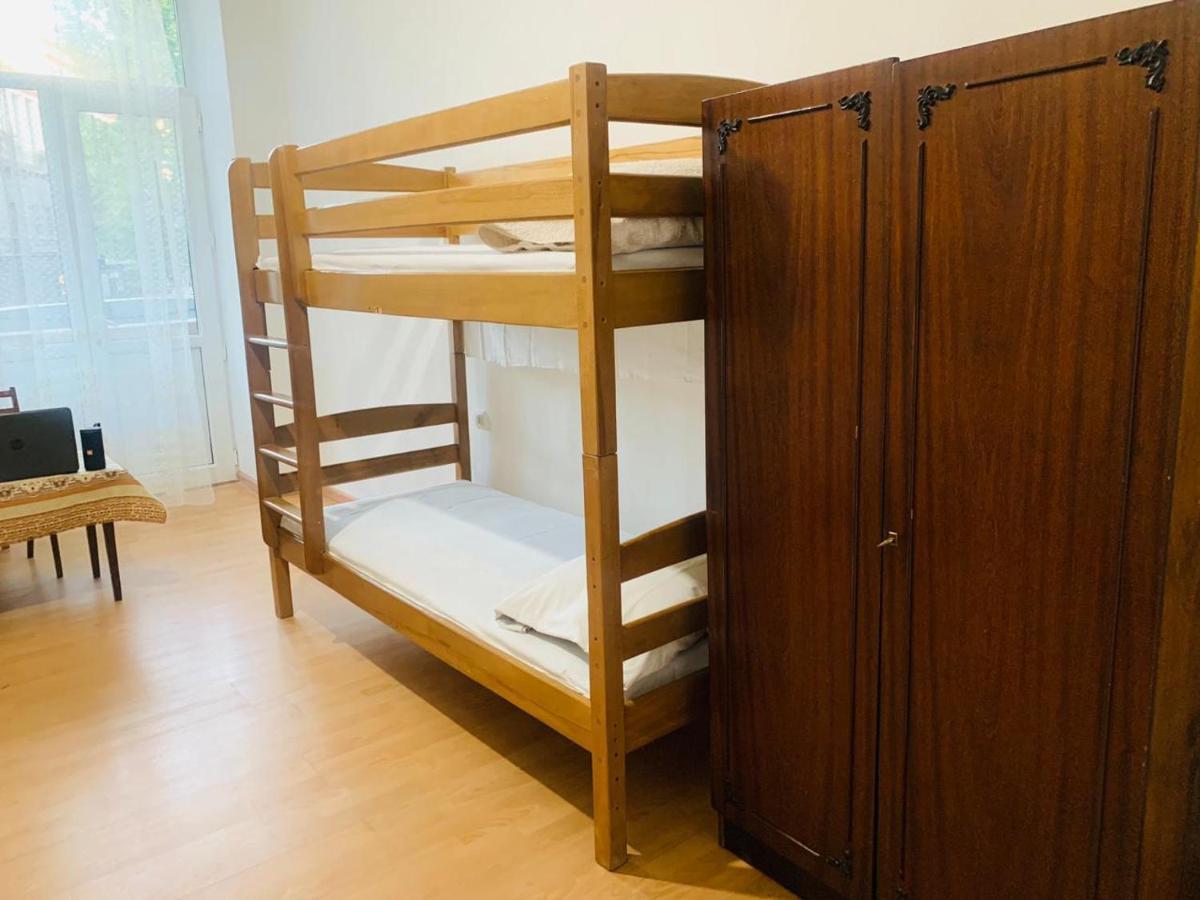 Infinity Hostel & Tour Yerevan Bagian luar foto
