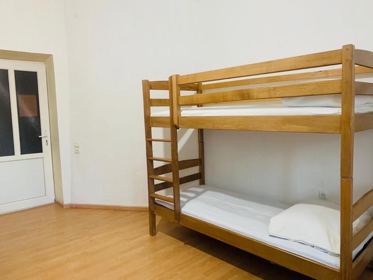 Infinity Hostel & Tour Yerevan Bagian luar foto