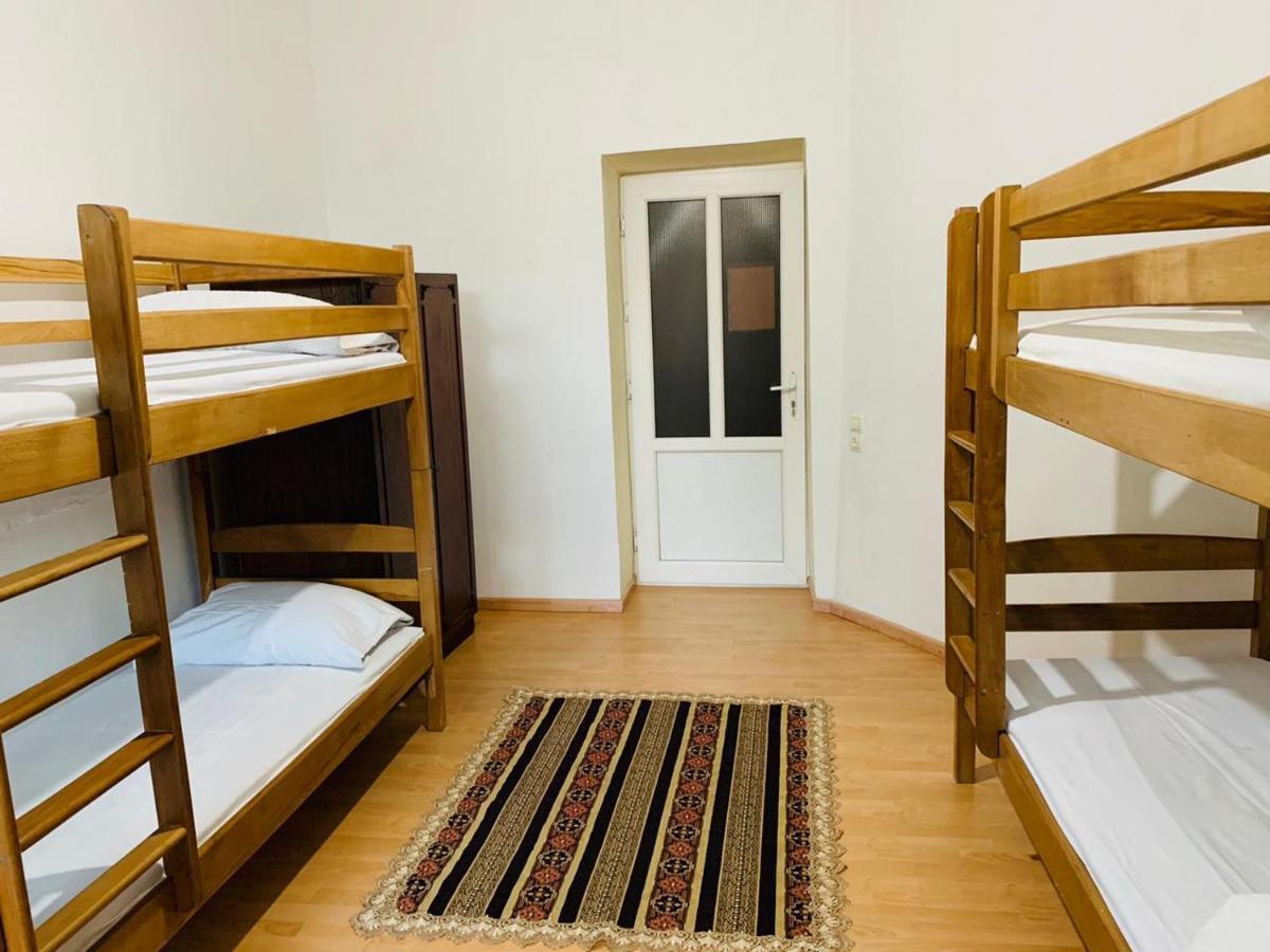 Infinity Hostel & Tour Yerevan Bagian luar foto