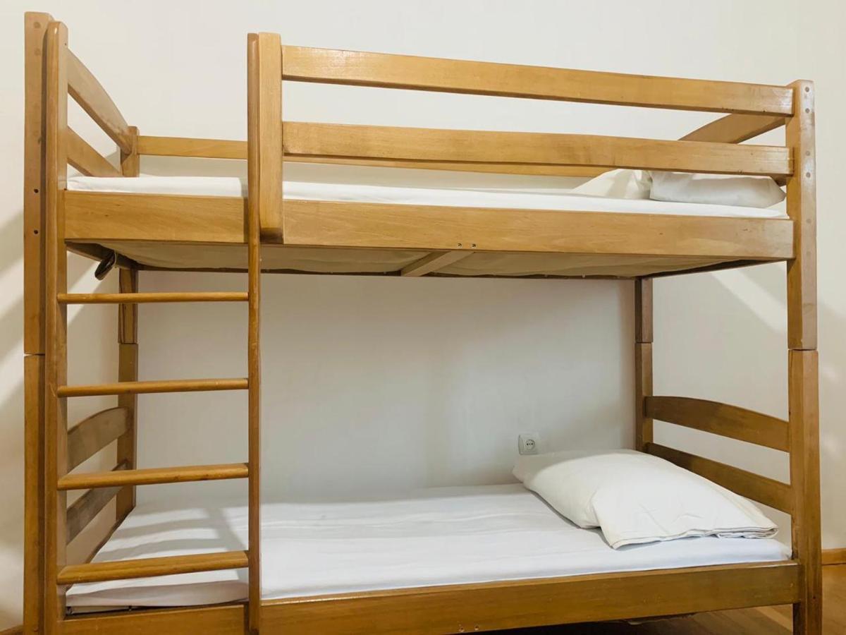 Infinity Hostel & Tour Yerevan Bagian luar foto
