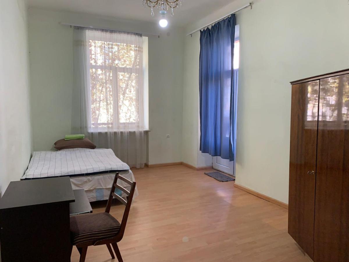 Infinity Hostel & Tour Yerevan Bagian luar foto