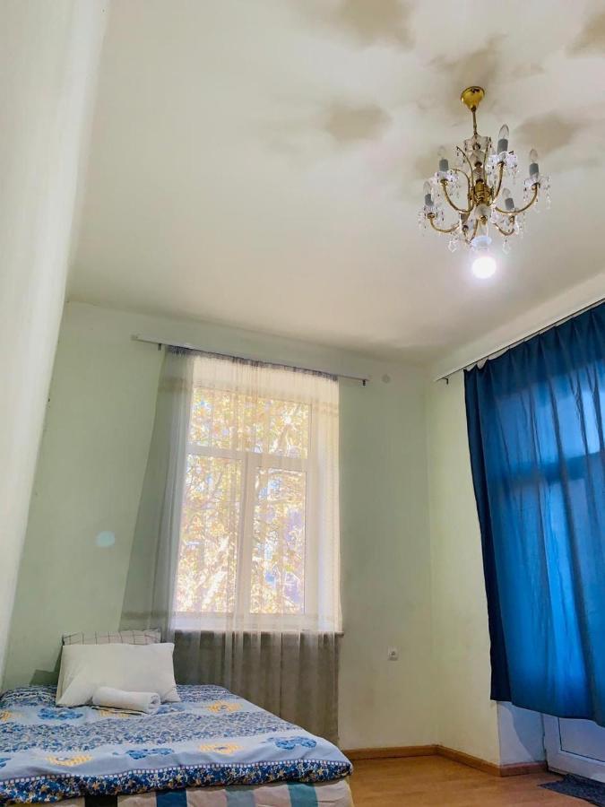 Infinity Hostel & Tour Yerevan Bagian luar foto