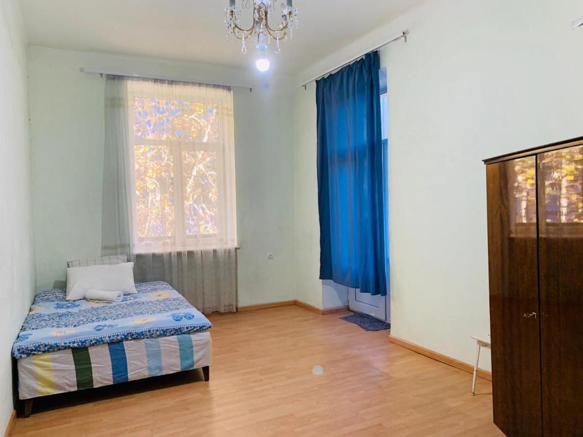 Infinity Hostel & Tour Yerevan Bagian luar foto