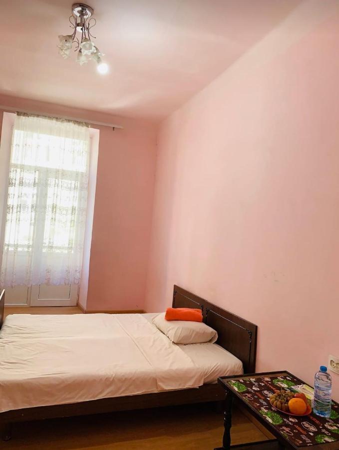 Infinity Hostel & Tour Yerevan Bagian luar foto