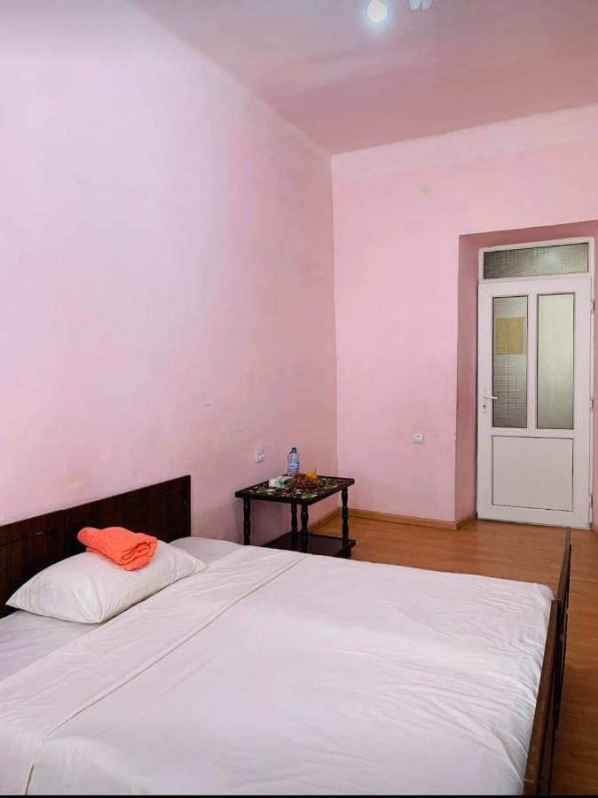 Infinity Hostel & Tour Yerevan Bagian luar foto