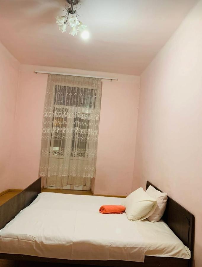 Infinity Hostel & Tour Yerevan Bagian luar foto