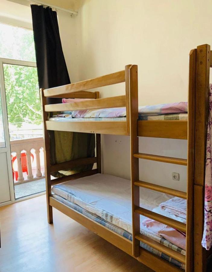 Infinity Hostel & Tour Yerevan Bagian luar foto