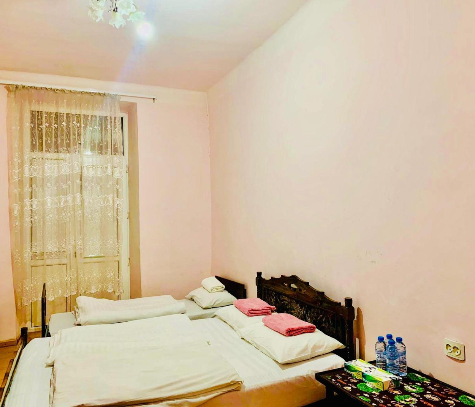 Infinity Hostel & Tour Yerevan Bagian luar foto