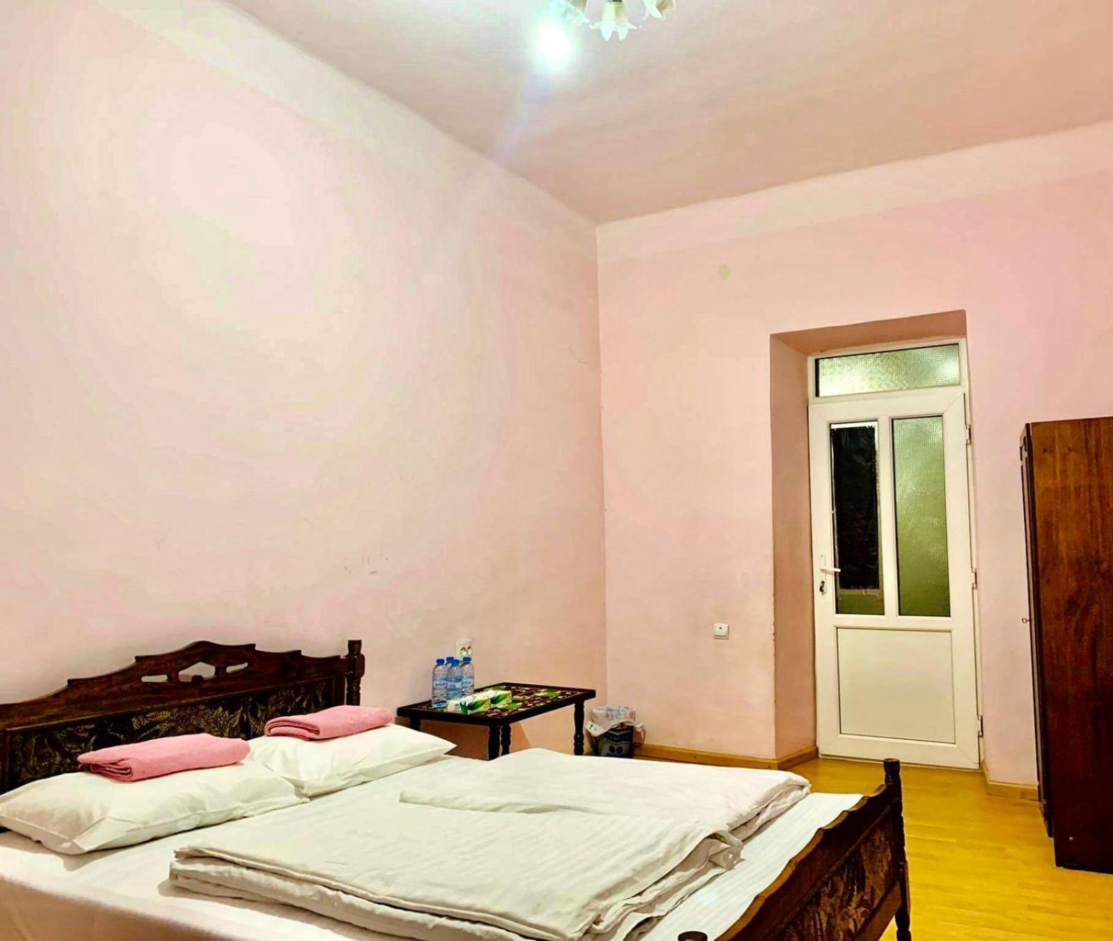 Infinity Hostel & Tour Yerevan Bagian luar foto
